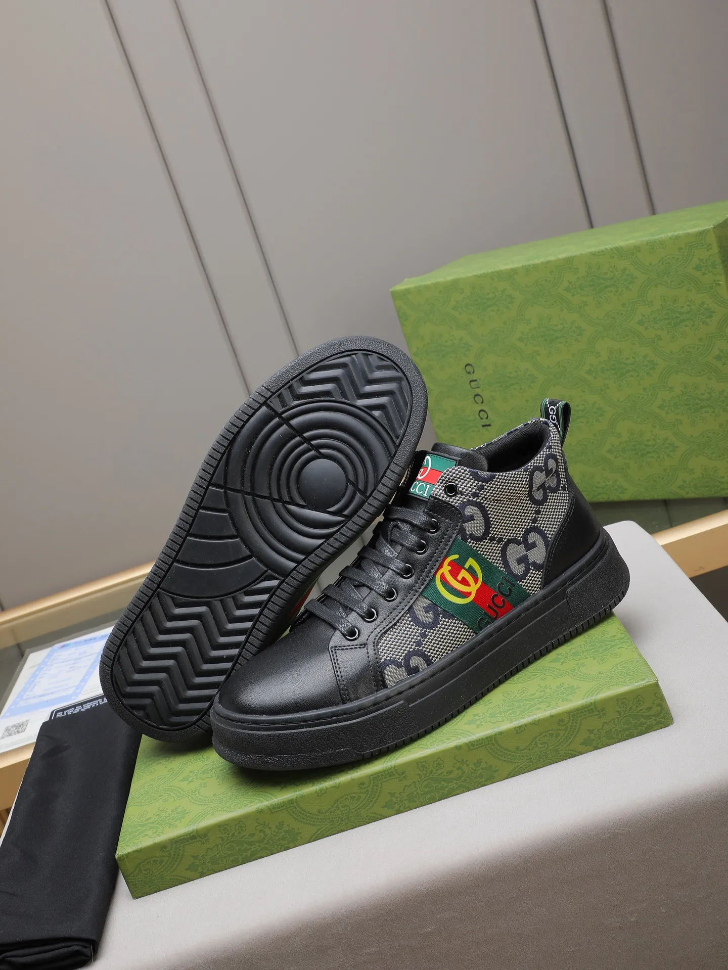 💶PP420 [GUCCI] Men’s classic Gucci high-top casual shoes. The uppers are made of imported cowhide from Italy and mesh lining. They are fine in workmanship and high-end. Has a fashionable and exemplary look. Original rubber wear-resistant and anti-slip outsole. Code number: 38-45 (45 is customized)